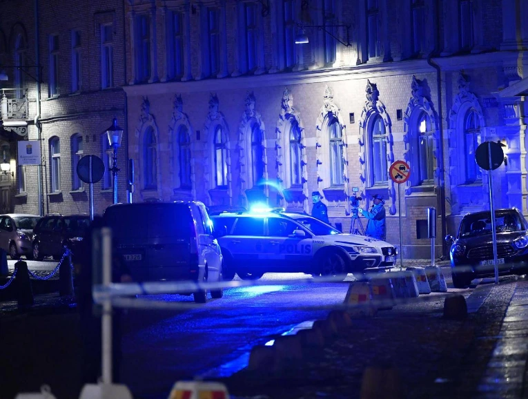 Muslim leaders visit Swedish synagogue in show of support following anti-Semitic events